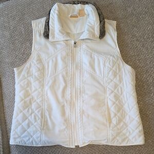 Northcrest White Quilted Zip Vest with Faux Fur Collar. Plus Size 1x